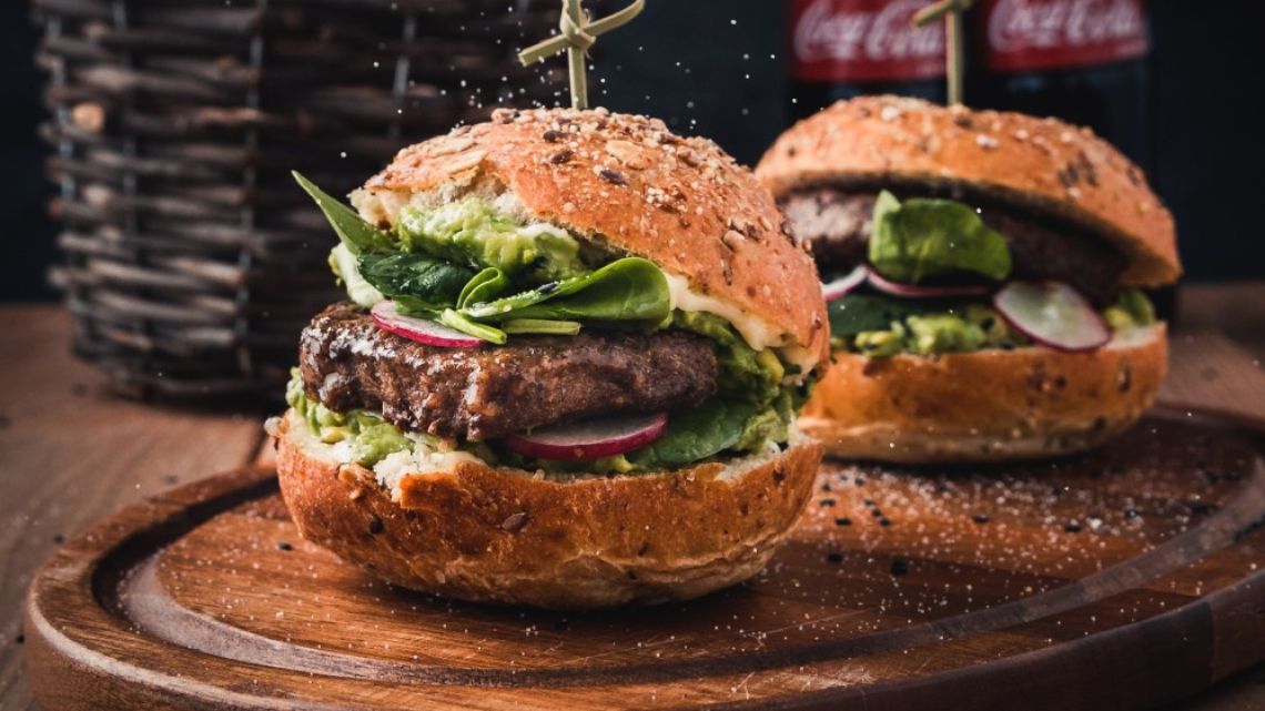 Cuidemos el medio ambiente: sigamos comiendo hamburguesas