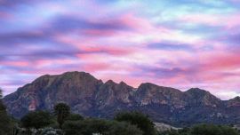 La experiencia de trekking a la cima de los volcanes del Pocho dura tres días.