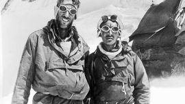 Hillary y Norgay, en la cima del Everest.