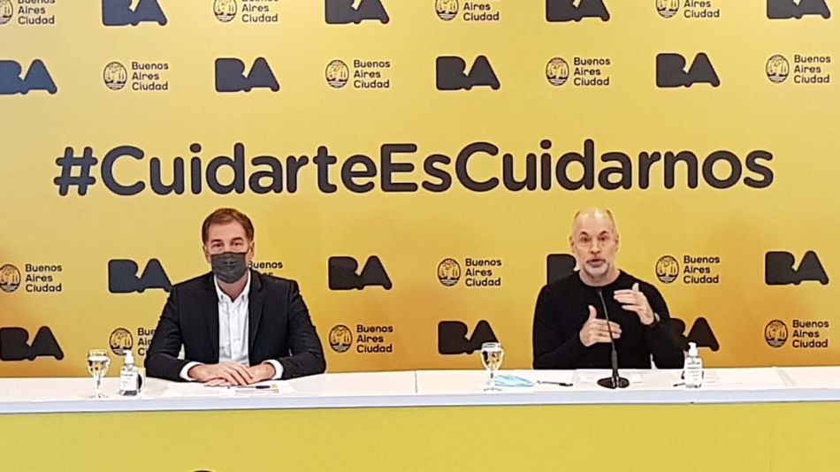 Conferencia. Larreta y Santilli encabezaron el anuncio de las medidas que se vienen, junto a sus ministros de Salud, Fernán Quirós, y de Educación, Soledad Acuña.