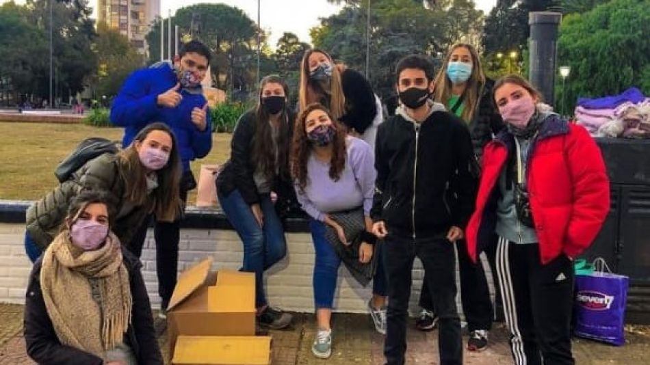 Son jóvenes y salen a asistir personas en medio de la pandemia