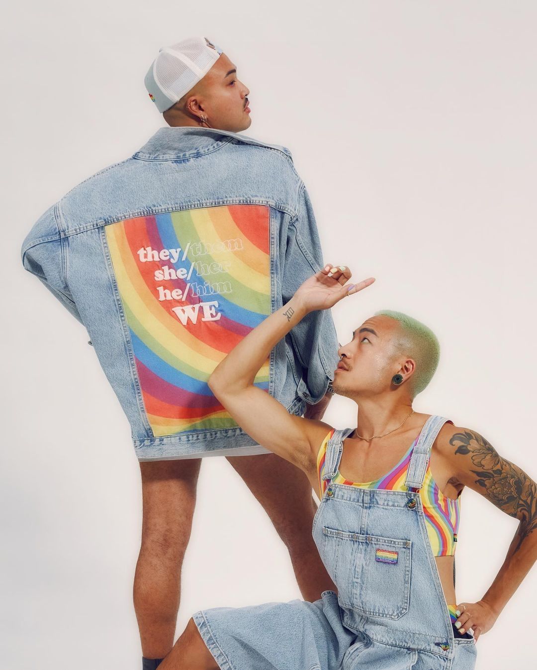 Levi´s y Versace tiñen arcoíris su colección para sumarse al Pride 2021 | Marie