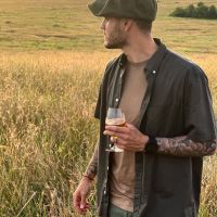 Mauro Icardi le robó el look a su cuñado y roba piropos desde África con Wanda Nara