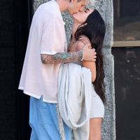Megan Fox y su novio Machine Gun Kelly fueron multados por la policía mientras andaban en moto