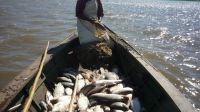 Santa Fe confirmó que seguirá la veda para la pesca comercial