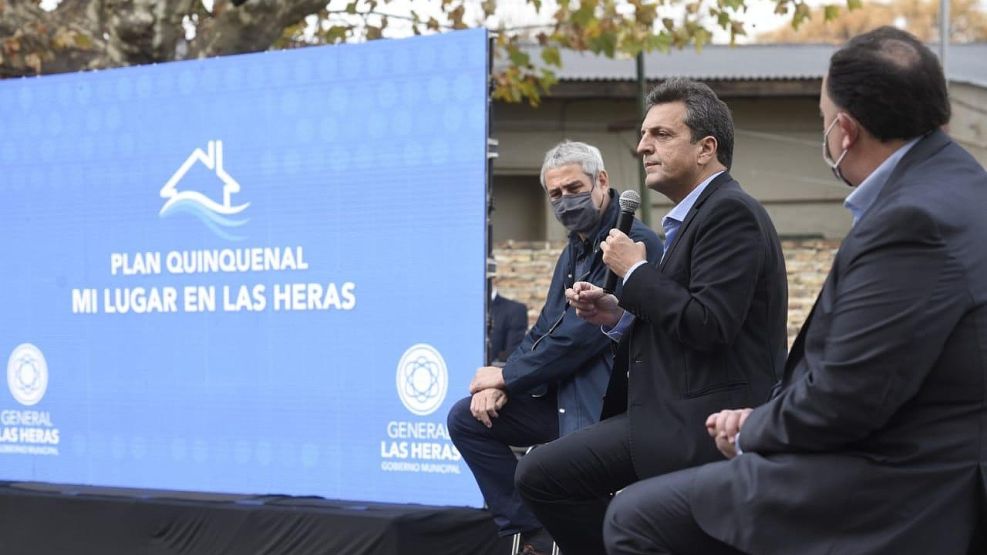 Sergio Massa junto a Jorge Ferraresi y al intendente de Las Heras Javier Osuna.