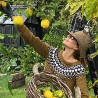 Juliana Awada mostró parte de la cocina y jardín de su mansión en San Isidro