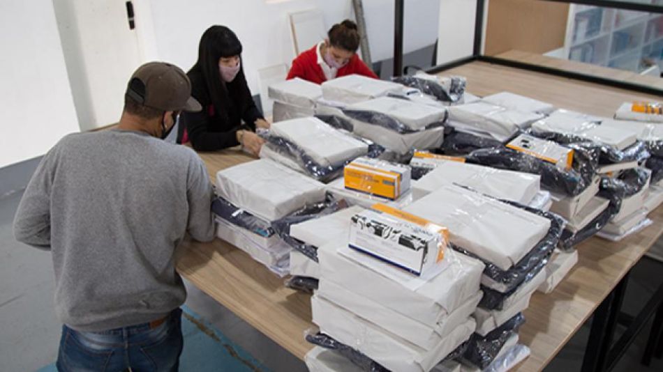 La UNAHUR entregó becas de apuntes