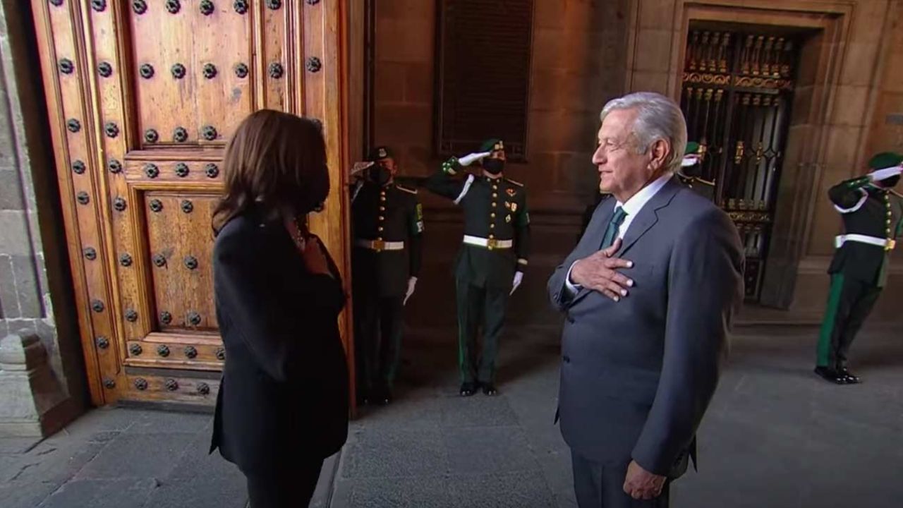 Kamala Harris es recibida por el presidente de México, López Obrador | Foto:cedoc