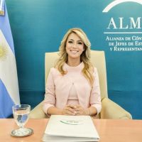 El look rosado de Fabiola Yáñez que acaparó miradas durante una reunión cumbre