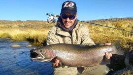 El lugar se encuentra conformado por el río Barrancoso, y en su desembocadura surge un gran lago, el lago Strobel.