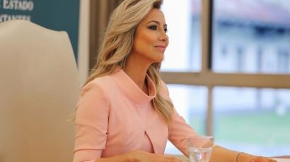El look rosado de Fabiola Yáñez que acaparó miradas durante una reunión cumbre