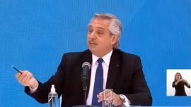 Alberto Fernández en conferencia con Pedro Sánchez.