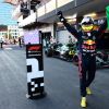 Sergio Checo Pérez festeja su victoria en el GP de Azerbaiyán. Foto: Getty Images/Red Bull Content Pool.