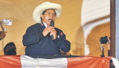 Maestro. Rural, es un candidato emergente, fuera del sistema. Un desconocido sin antecedentes conocidos en la conducción.