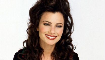 La protagonista de The Nanny posa con icónico Moschino 25 años después