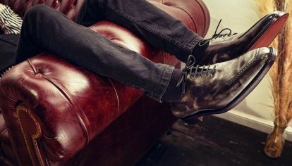De borcegos a clásicos acordonados: tres firmas de zapatos de autor para hombres