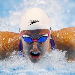 Kathleen Baker, de Estados Unidos, compite en una eliminatoria preliminar de los 200 metros individuales femeninos durante el tercer día de las pruebas de natación del equipo olímpico de Estados Unidos 2021 en el CHI Health Center en Omaha, Nebraska. | Foto:Tom Pennington / Getty Images / AFP