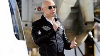 Jeff Bezos renuncia como CEO de amazon y se embarca a la luna