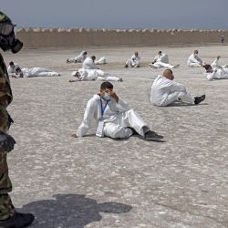 Miembros de la Unidad de Rescate y Socorro de las Fuerzas Armadas Reales marroquíes participan en un simulacro bioquímico organizado por la Agencia de Reducción de la Amenaza de Defensa de Estados Unidos como parte del ejercicio militar  | Foto:Fadel Senna / AFP