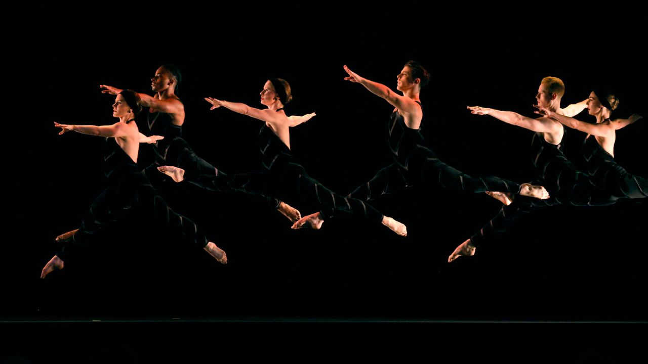 Bailarines de la Paul Taylor Dance Company interpretan  | Foto:Frazer Harrison / Getty Images / AFP