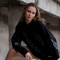 Sofia Sola, la hija de Maru Botana, protagoniza la nueva colección de Ricky Sarkany