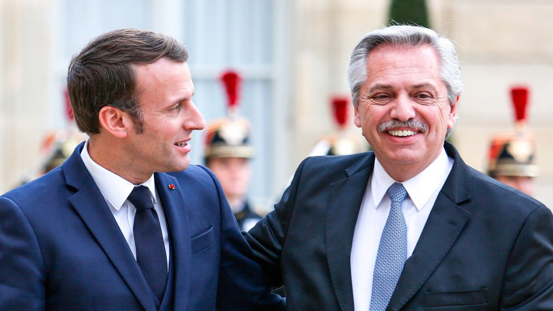 President Alberto Fernández (right) and French President Emmanuel Macron, pictured during their last meeting in May 2021.