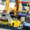 Destrucción de autos de lujo