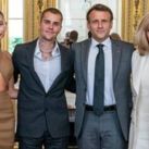 Los looks de Hailey Bieber y Brigitte Macron en París