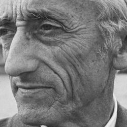 El oceanógrafo francés Jacques Ives Cousteau
