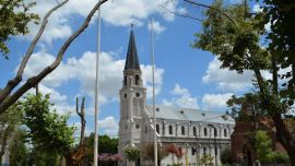 Roque Pérez está ubicada sobre Ruta 205, a poco más de 124 kilómetros de Capital Federal.