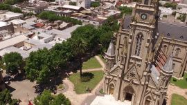Es sede de la Fiesta Nacional del Salame Quintero, de la Fiesta Nacional del Durazno y de la Fiesta Provincial de la Torta Frita.