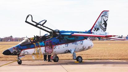 Nacional. La aeronave hizo una prueba de vuelo durante el acto.