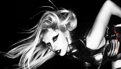 Lady Gaga y sus guiños al bondage para el arte de tapa de Born This Way.