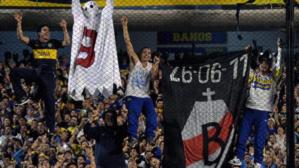 Los Hinchas De Boca Le Recordaron El Descenso A River Con Cargadas Y ...