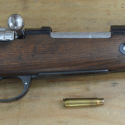 Dos armas emblemáticas para nuestro país, fusil Mauser Modelo 1909 y pistola Sistema Colt, fueron las elegidas para culminar una etapa de más de un siglo.