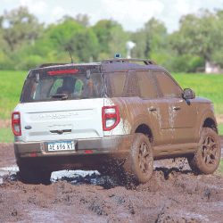 El Ford Bronco  Llega con el mismo espíritu de 50 años atrás, pero con toda la tecnología actual… para pasar por cualquier lado.