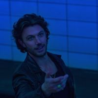 Así es Adam Demos, el galán de la nueva y explícita serie de Netflix