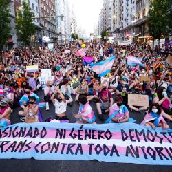 La gente participa en el desfile del Orgullo LGBT para exigir la igualdad de derechos y de trato en todo el mundo. | Foto:A. Pérez Meca / EUROPA PRESS / DPA