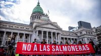 Tierra del Fuego prohibe los criaderos de salmón