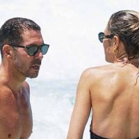 FOTOS| El Cholo Simeone y Carla Pereyra, mimosos en Ibiza