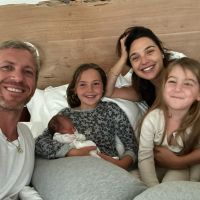 Gal Gadot presentó por primera vez a hija junto a toda su familia