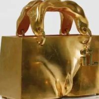 Rosalía mostró su nueva cartera en forma de pene y causó furor en las redes