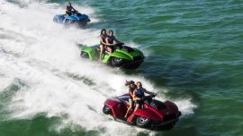 La moto acuática (o cuatriciclo) GIBBS Quadski tiene un motor BMW K1300 cc que produce 140 caballos de fuerza.