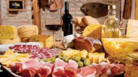 Degustación de chacinados en Colonia Caroya.