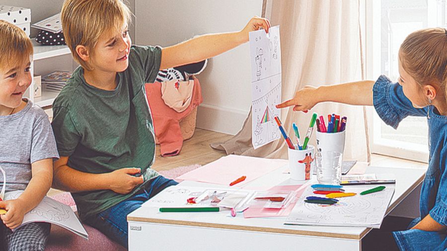 Las habitaciones Montessori suelen ser espacios diáfanos y con luz natural. No llenar el dormitorio con demasiados muebles y juguetes.