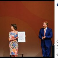 Máxima de Holanda sorprendió con un look oversize y accesorios XL