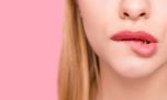 Cómo tratar labios agrietados y darles un aspecto hidratado y saludable