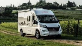 Montado sobre un Fiat Ducato, este camper se destaca por unas dimensiones no muy grandes.