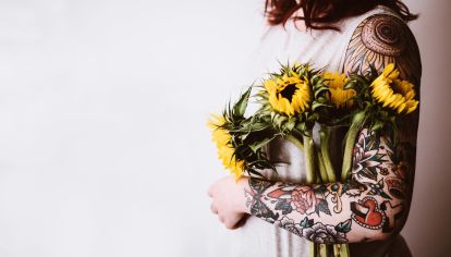 Cuando el arte del tatuaje ayuda a sanar cicatrices profundas